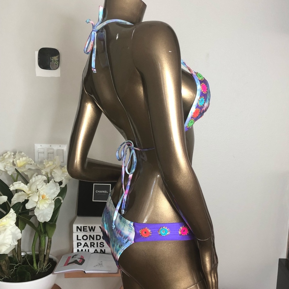 Gorgeous bikini with lovely Egyptian jewelry! - Picture 3 of 4